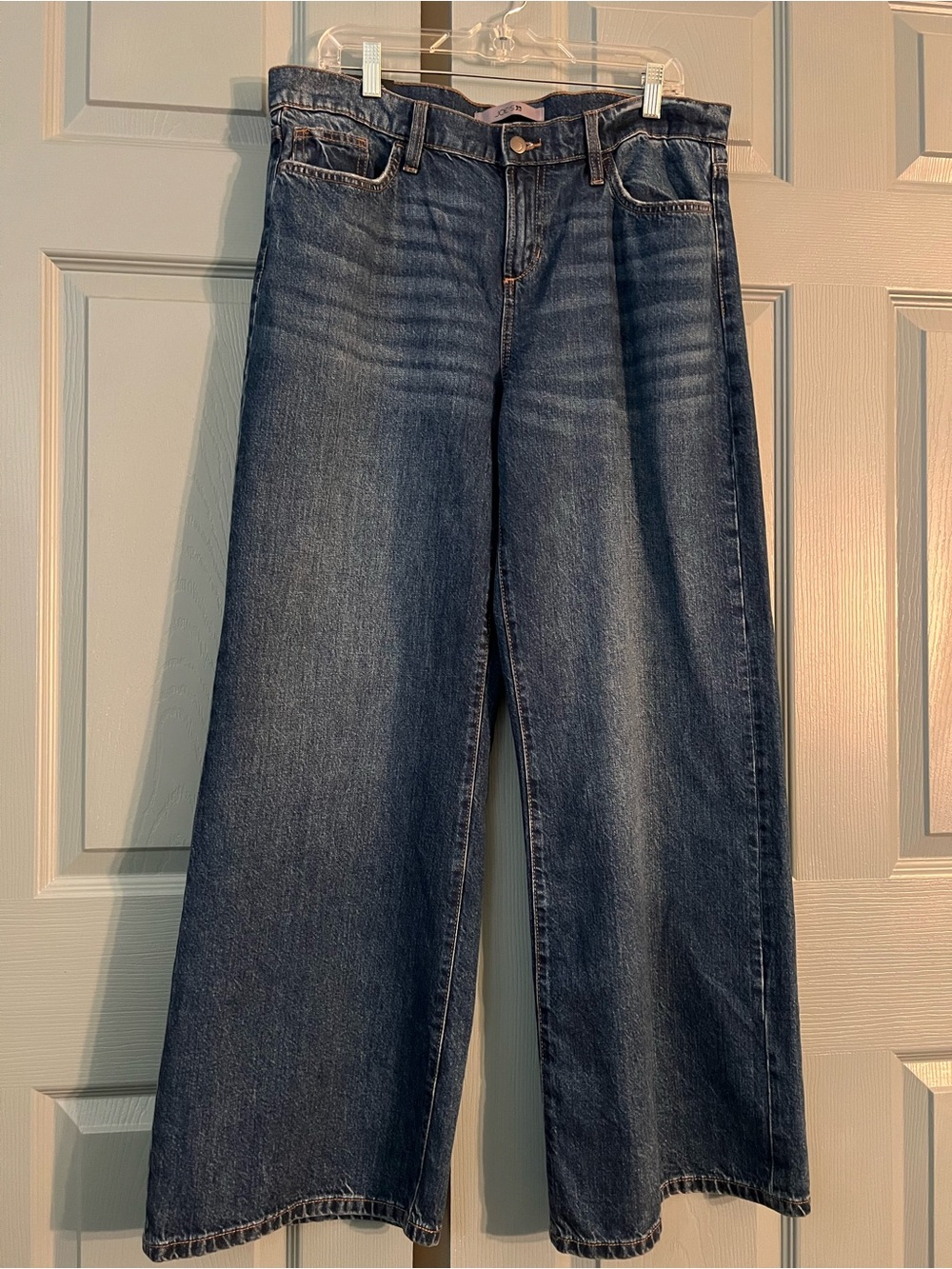Joe’s Low-Rise Wide- Leg Tokyo.